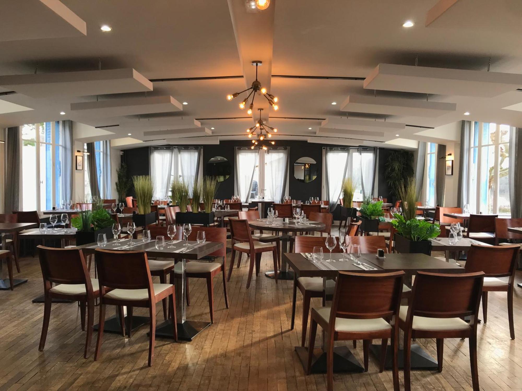 Logis Hotel & Restaurant - Les Bords De Seine La Roche-Guyon Esterno foto