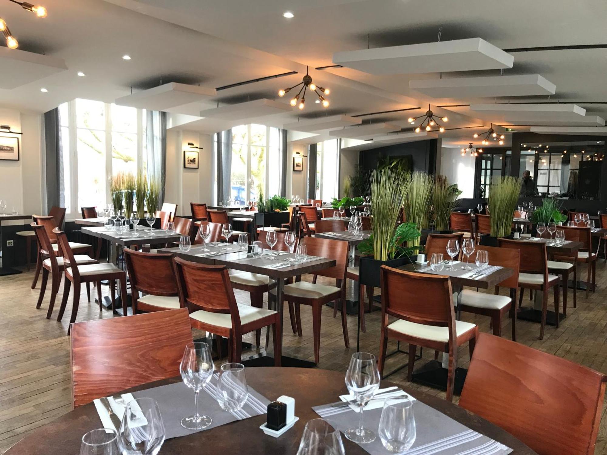 Logis Hotel & Restaurant - Les Bords De Seine La Roche-Guyon Esterno foto