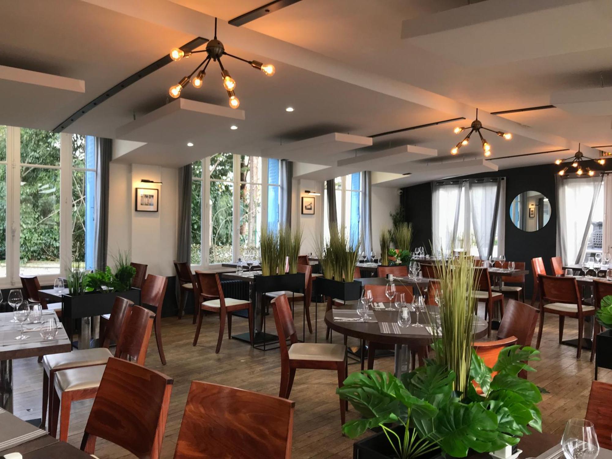 Logis Hotel & Restaurant - Les Bords De Seine La Roche-Guyon Esterno foto