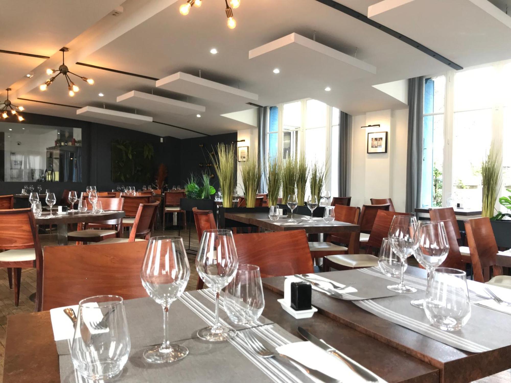 Logis Hotel & Restaurant - Les Bords De Seine La Roche-Guyon Esterno foto