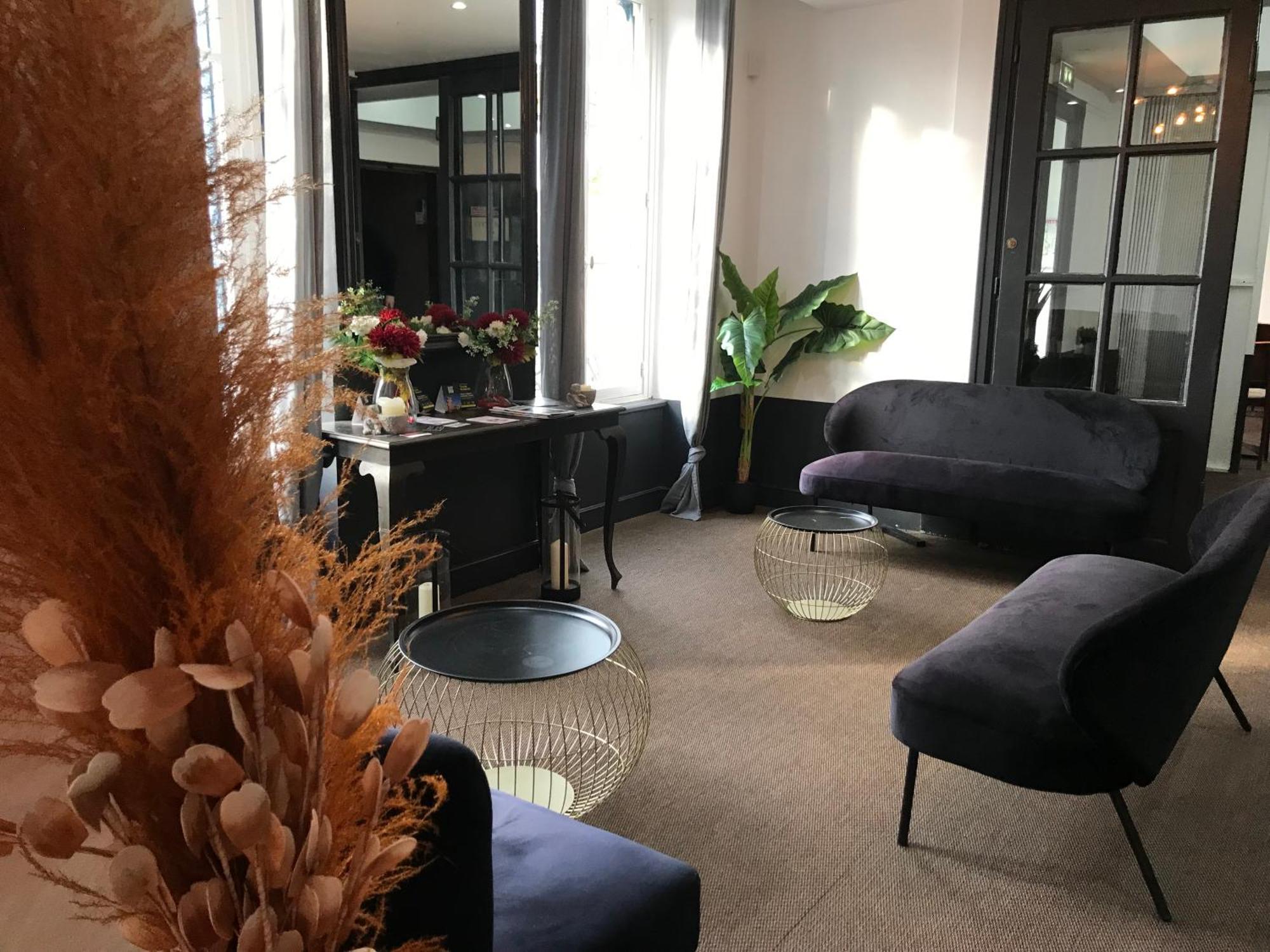 Logis Hotel & Restaurant - Les Bords De Seine La Roche-Guyon Esterno foto