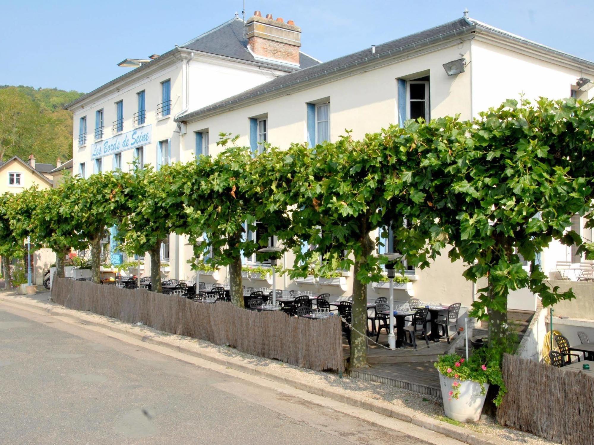 Logis Hotel & Restaurant - Les Bords De Seine La Roche-Guyon Esterno foto