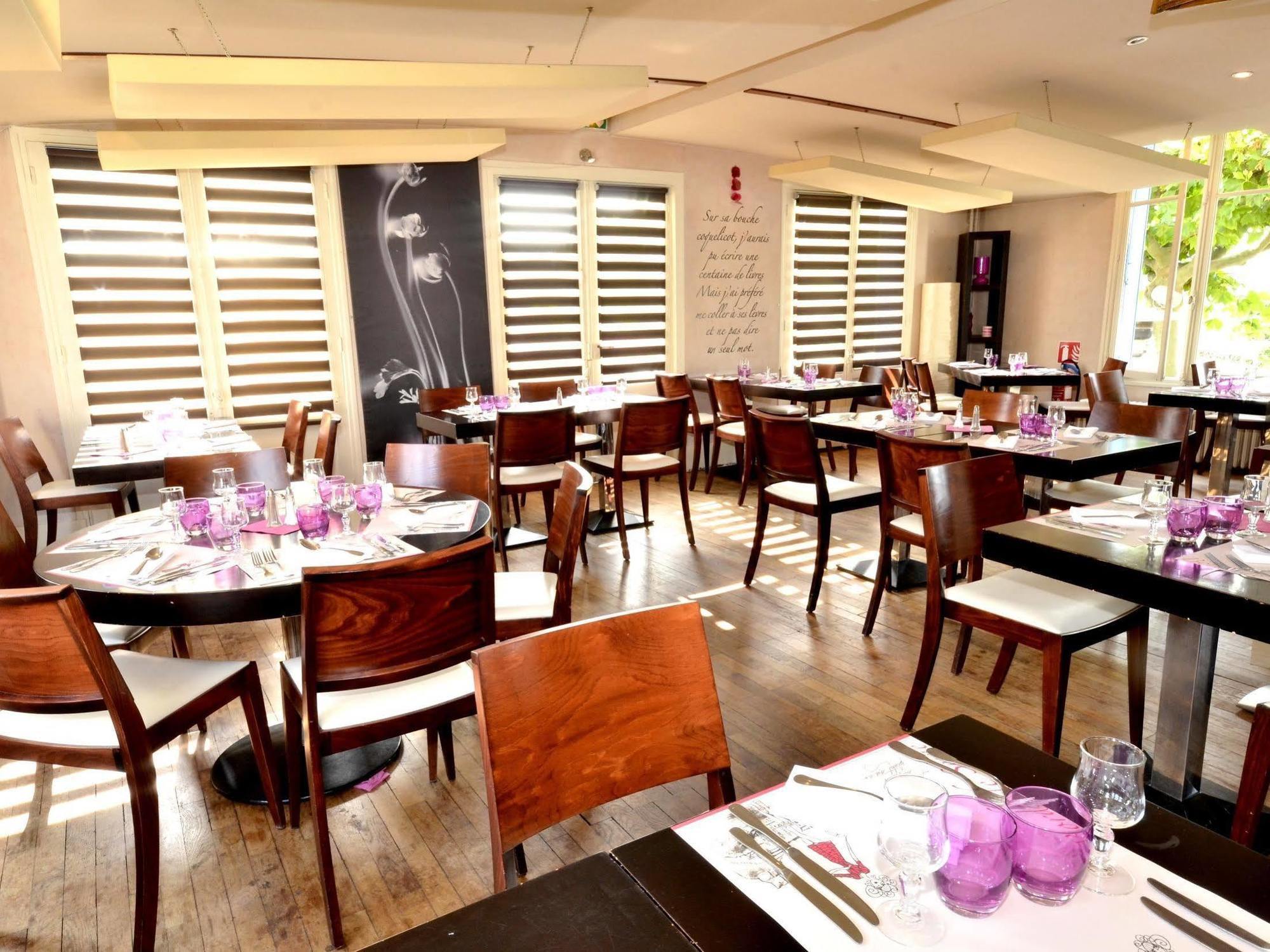 Logis Hotel & Restaurant - Les Bords De Seine La Roche-Guyon Esterno foto