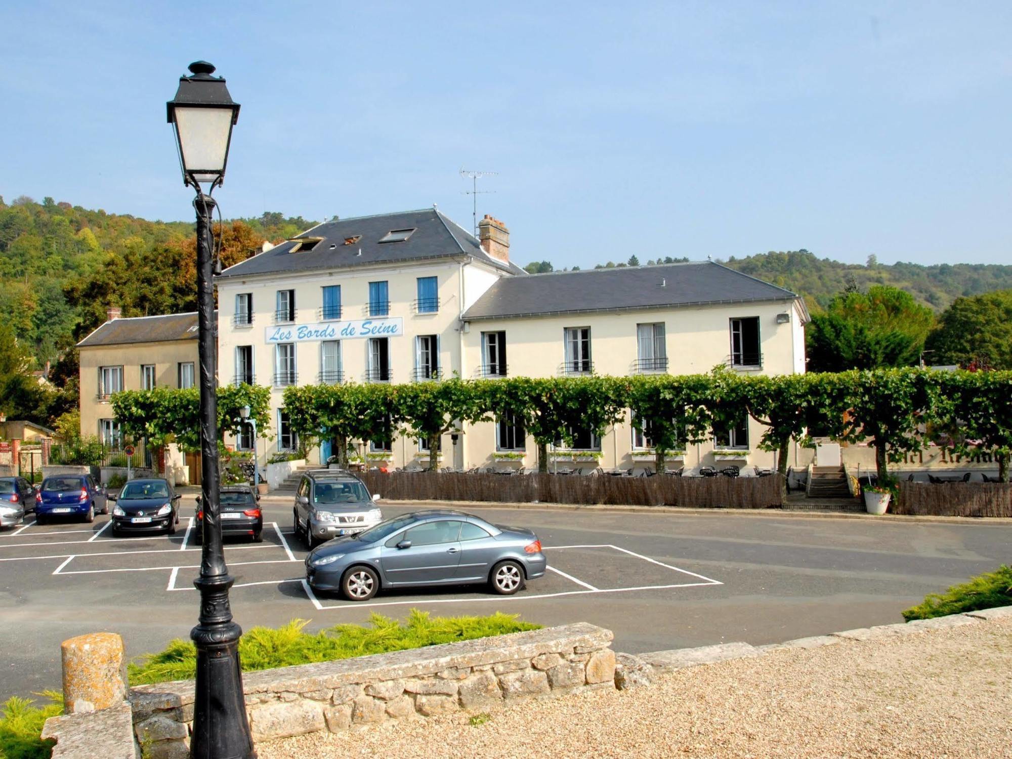 Logis Hotel & Restaurant - Les Bords De Seine La Roche-Guyon Esterno foto
