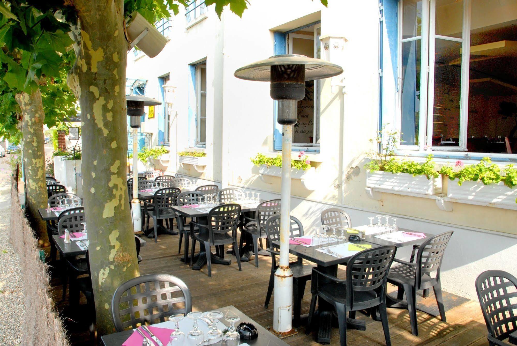 Logis Hotel & Restaurant - Les Bords De Seine La Roche-Guyon Esterno foto